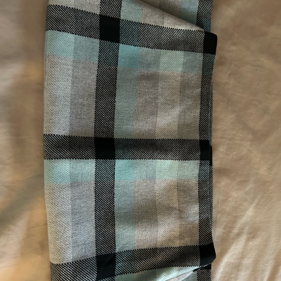 NWT Talbots beautiful plaid skit - Picture 2 of 3